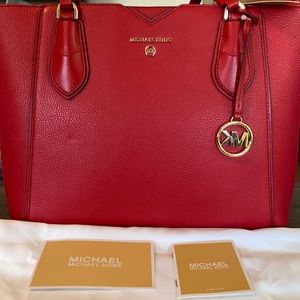 Michael Kors Mae Medium Tote